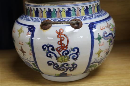 A Chinese two-handled lidded vase H.26cm